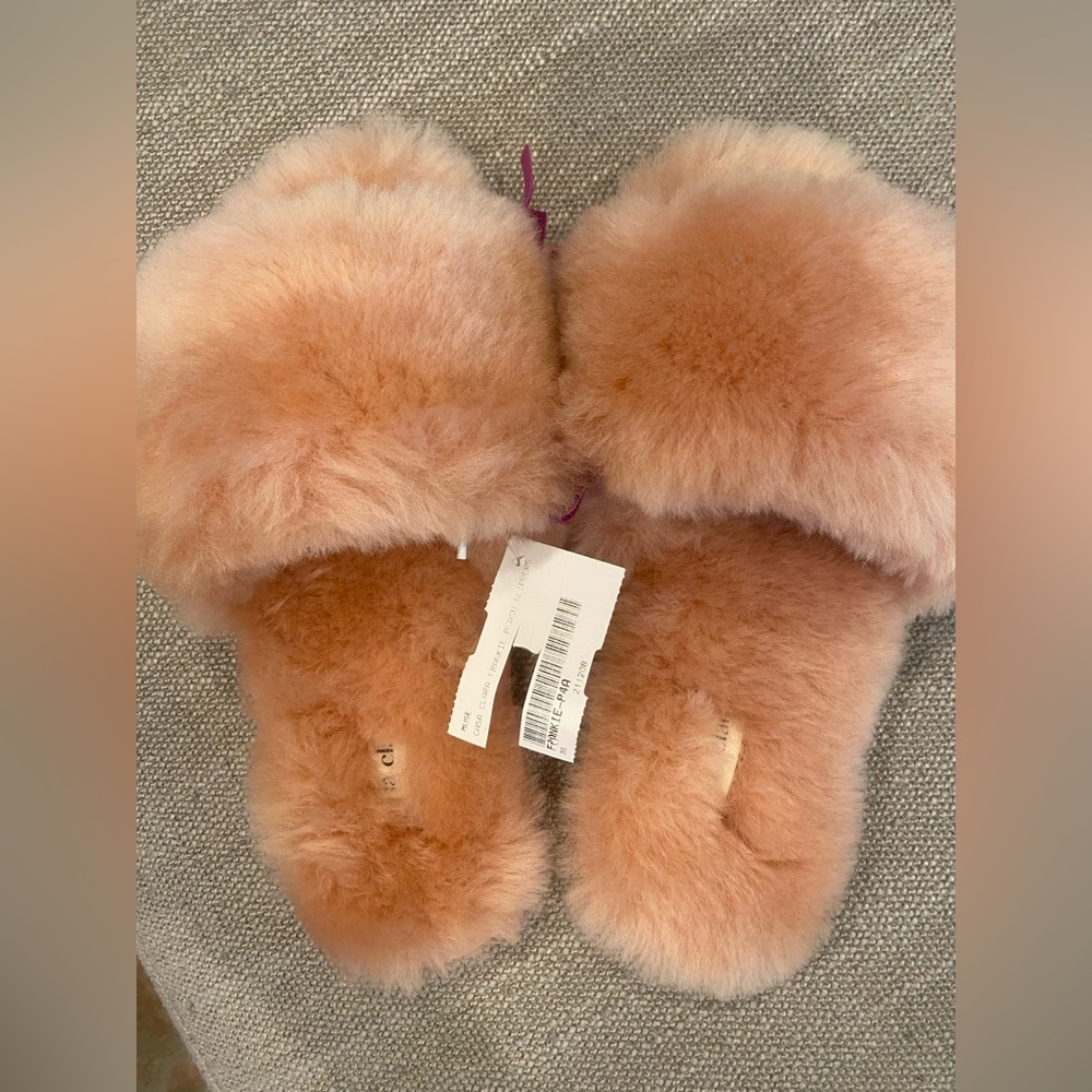 Casa Clara Frankie peach fuzzy slipper